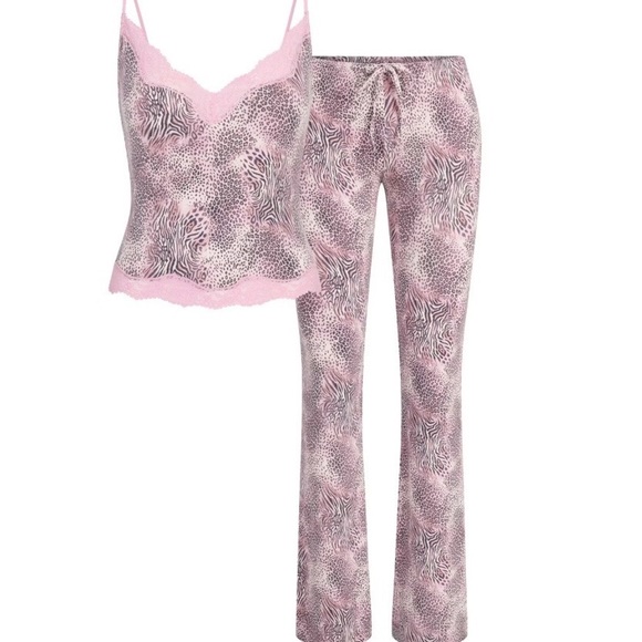 SKIMS Other - SKIMS BNWT Pink Animal-Print Lace Cami & Pants Pajama Set
